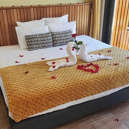 Maison Le Patio Jacuzzi แซงต์-เดอนี ภายนอก รูปภาพ